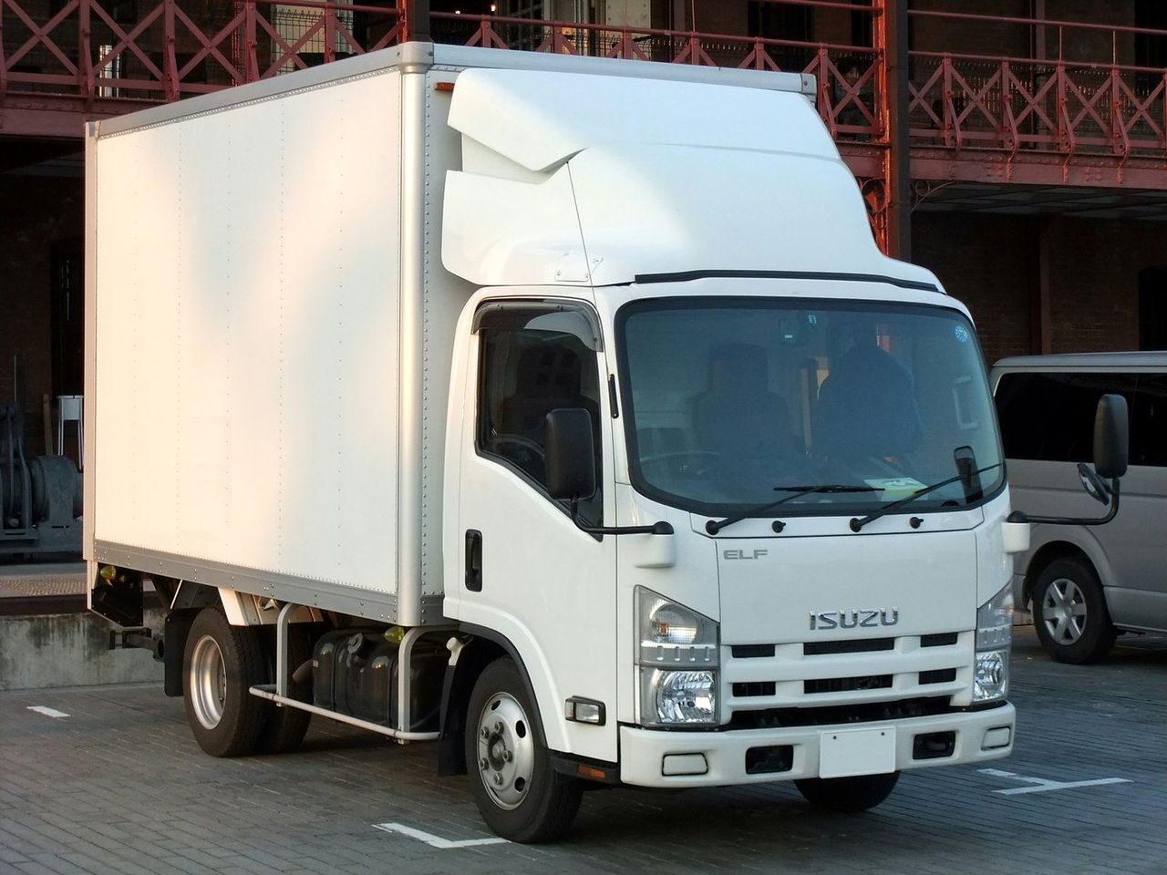 Lori box pengangkut barang