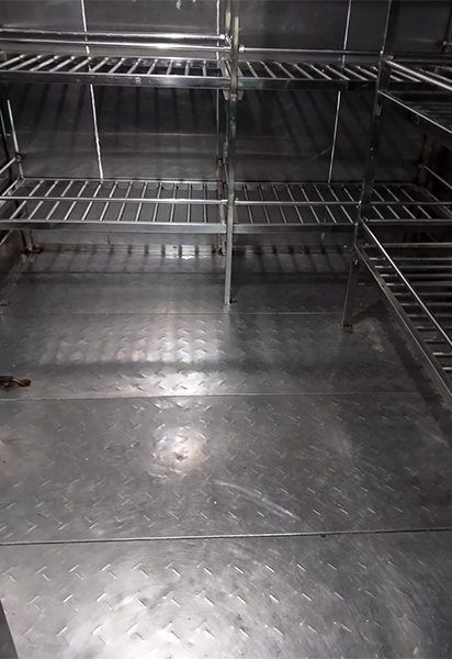 Chiller stainless kapal setelah dibersihkan